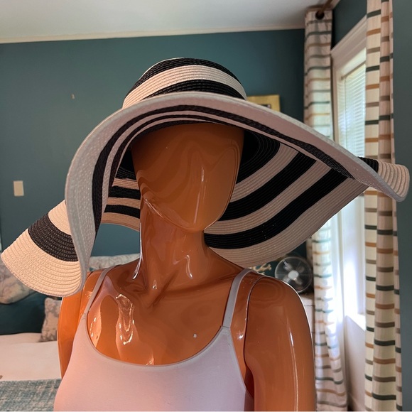 Striped Black and White Wide Brim Straw Hat main image 4